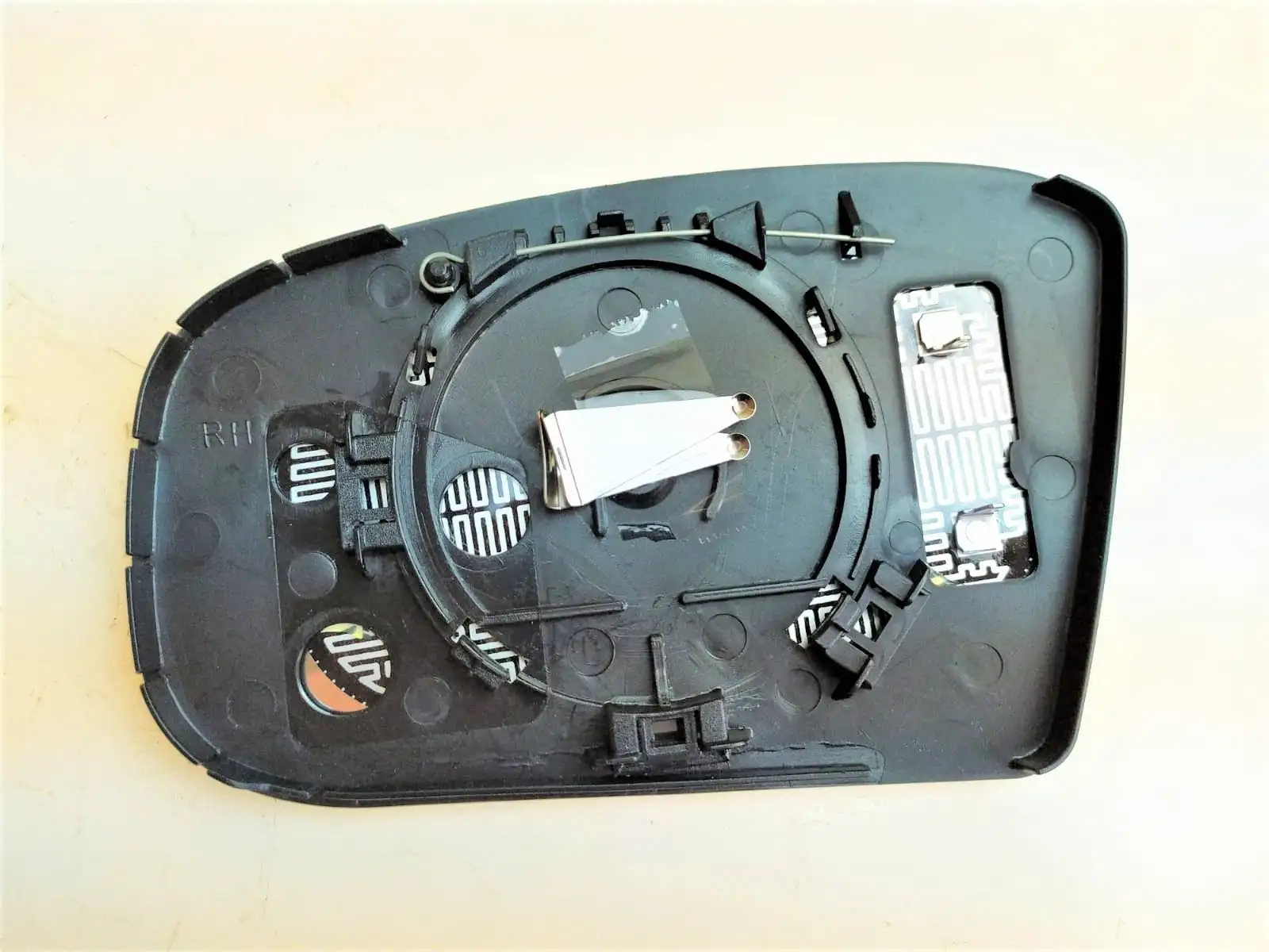 ART MG009.9529 Dış Ayna Camı (Sağ) A2208100421